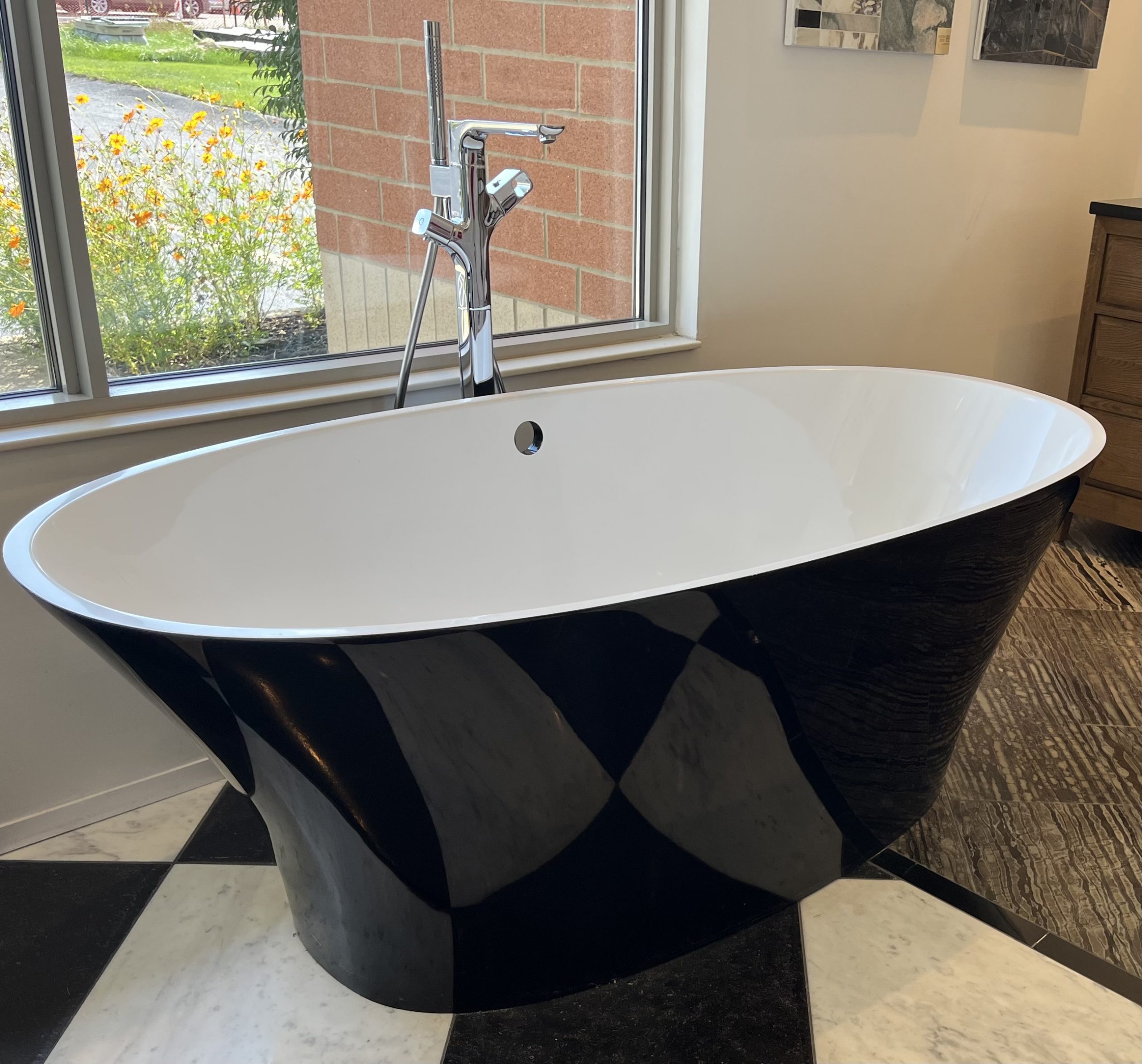 black tub Nicklas Supply